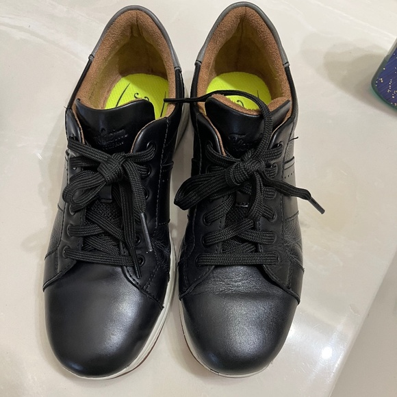 Boys Florsheim shoes black 4Y